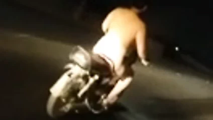 Pakistanlı hareketli nanga bisiklet chala rha hy 25 aralık ko