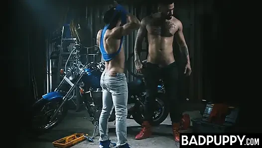 Dominant kaslı rikk york latin jock armond rizzo'yu mahvediyor