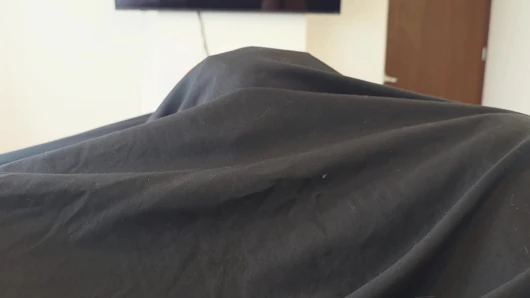 Hayır, hayır! Üvey kız kardeşim beni mastürbasyon yaparken yakaladı! Ama boşalmama yardım etmek için bana sakso çekti!