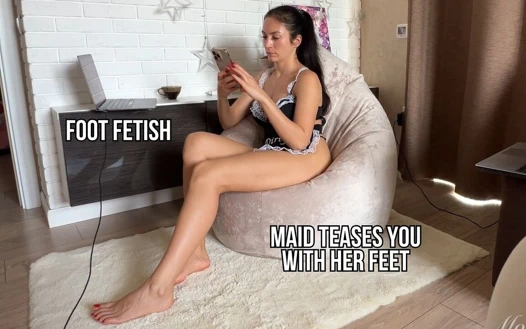 Hizmetçi ayaklarıyla seni azdırıyor