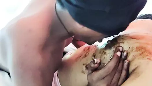 Kör bubi karı koca arasında oynuyor