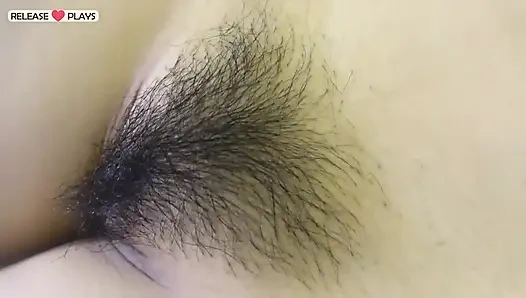 Uzun boylu baştan çıkarıcı: uzun bacaklı bir güzellik kaygan, nefes nefese bitiriyor