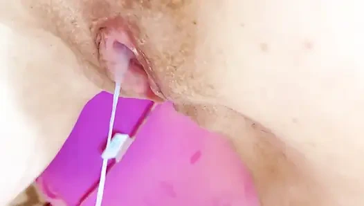 Evli kadın giyindi ve ağzı açık amının içine boşalmasını talep etti