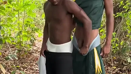 Tru geldi ve onunla kutsandı ve iyiliği karşılıksız verdi, sırada kim var?