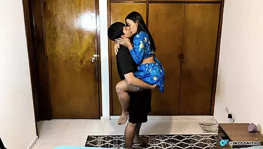 Azgın latinler sikişmek için eve giriyor