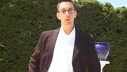 Fransa'dan ayak mastürbasyonu yapan domina biniyor ve yarak emiyor