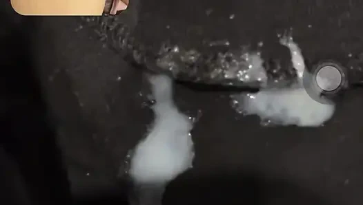 Bir arkadaşın kocası büyük göğüsleri görmeyi dört gözle bekliyor.