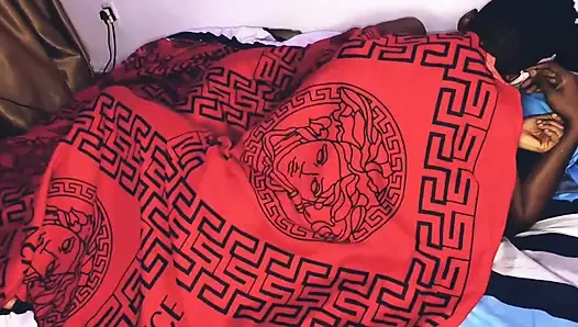 Beni yarağım için uyandırdı, ben de fışkırtena kadar onu siktim