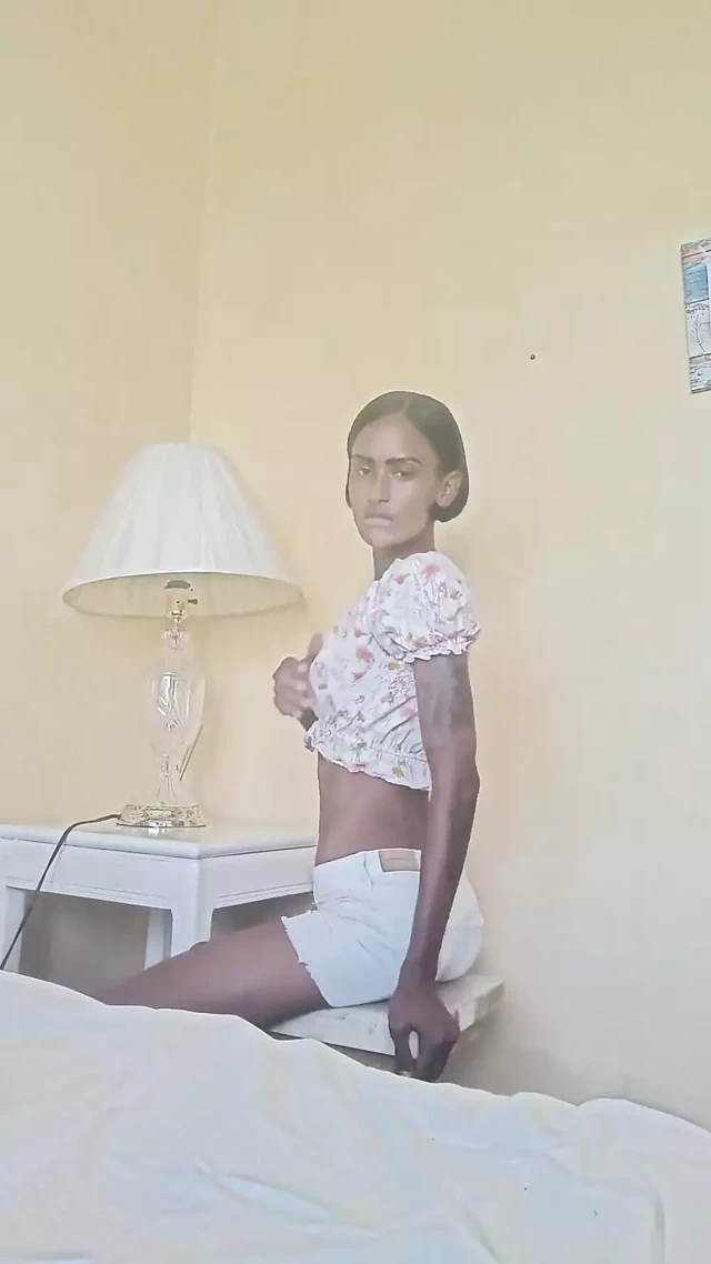 Amcık dildo fışkırtıyor