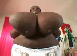 İnanılmaz ağır göğüsler