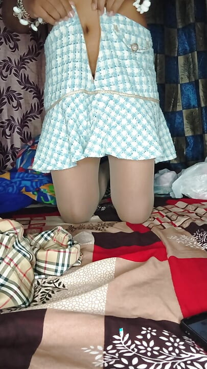 Beyaz çoraplı travesti