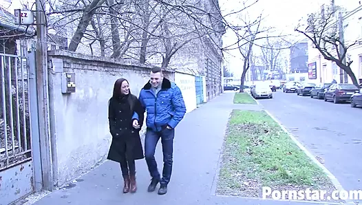 Seksi bebek nomi melowe anal bir yabancı tarafından sikiliyor