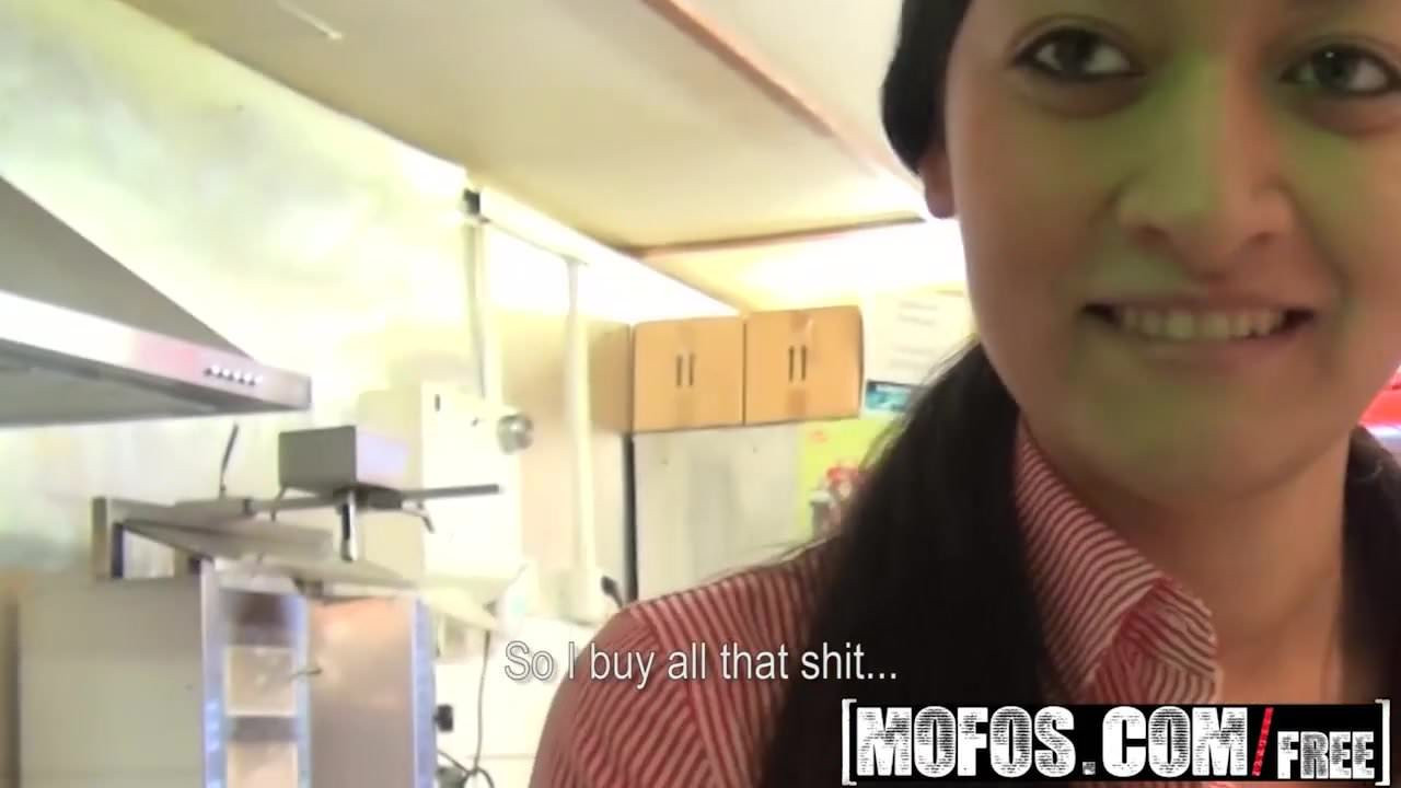 Mofos - halka açık alımlar - müşteri her zaman ilk önce boşalan