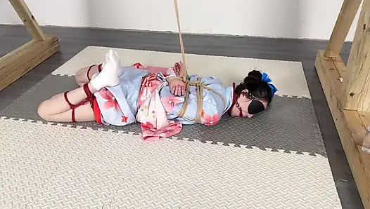 Güneşli bir günde kimono giymenin doruk versiyonu