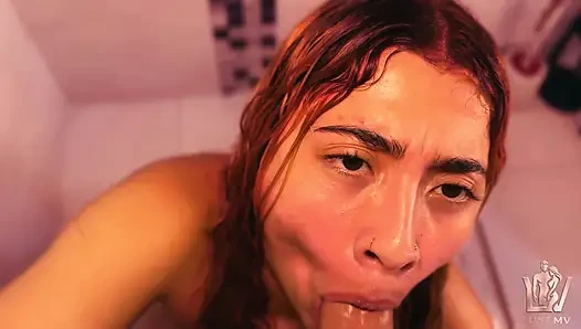 Duşta anal ve yüzünde uçtan