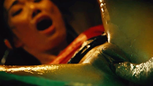 Sevimli Japon kız uzaylı yumurtanın içinde sıkışıp kaldı - sert hentai anime 3d canavar yarak