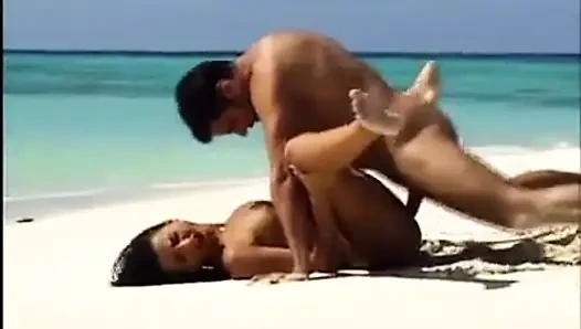 Jeanette sert bir yarağa binerken balon götüne bir göz atın