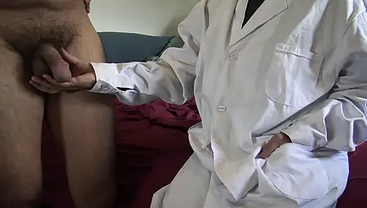 Ereksiyon sorunu olan zavallı hemşireden yardım eli alıyor