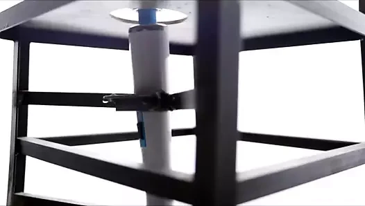 Sıska kız kedi zevk