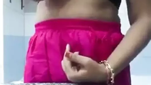 Tamil adım anne banyo