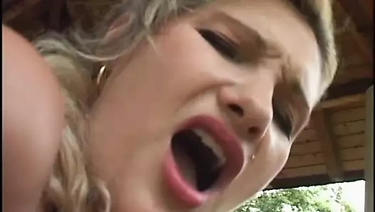 Sensuali godimenti calore'da troie başına - bölüm 8