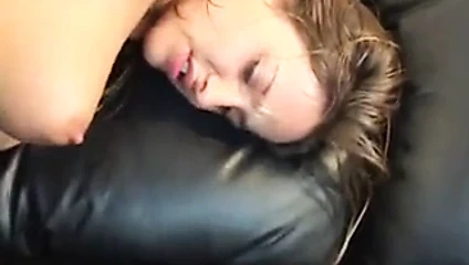 İki siyah yarak - bir genç beyaz bebek