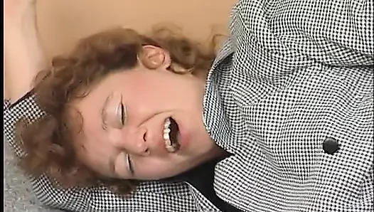 Kıllı sekreter müşteri tarafından sikiliyor