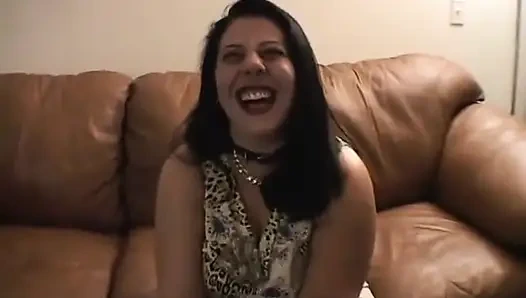 Edepsiz büyük memeli fahişeler zevkin için poz atıyor