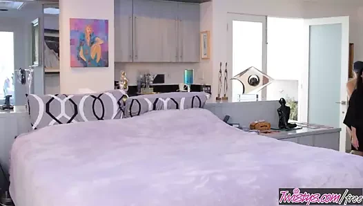 Twistys - nasıl teslim edileceğini biliyor