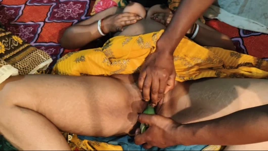 Bhabhi ki cut mein kela dala