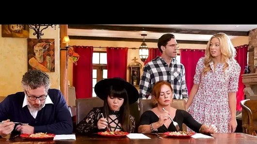 Beetlejuice xxx parodi feat. Lily Lane, river lynn ve mochi mona