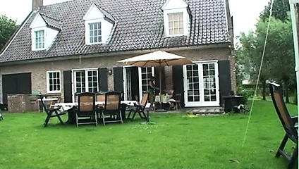 Yaşlı çift genç çifti misafir etti