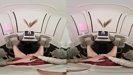 Yoga öğretmenimin önünde kendime dokunuyorum - sanal gerçeklikte