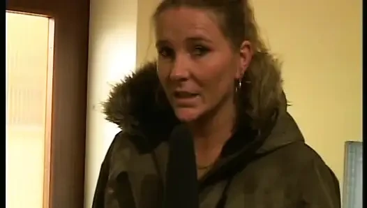 Çekici sarışın Alman orta yaşlı seksi kadın mutfakta sikiliyor