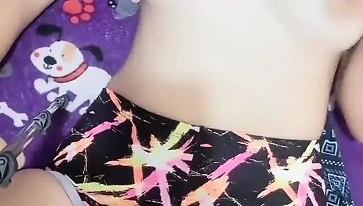 Sana ne kadar lezzetli dokundum! Azdığımda bayılıyorum, daha fazlasını görmek ister misin sevgilim?