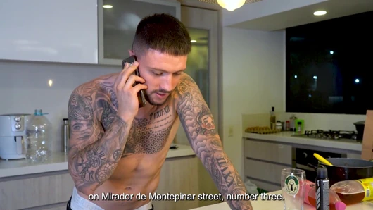 18 yaşındaki Kolombiyalı üvey kız kardeş ailesi uzaktayken kayınbiraderi ile sikişiyor! Naty Delgado ve Rauls Bud