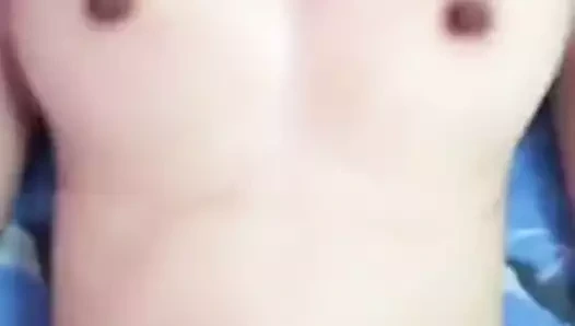 Zıplayan büyük göğüsler