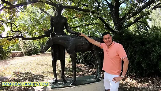 Diş teli takan Claudia Bavel tombul kız yanlışlıkla dölleniyor - ahlaksız aile 4k