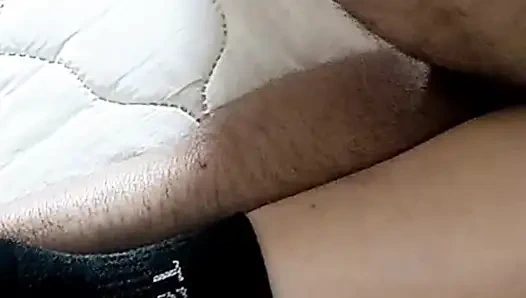 Arap kız beni onu yatağında sikmeye davet etti