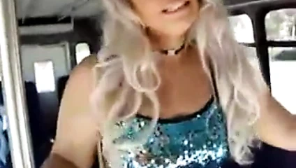 Sürtük tanrıça dalga geçiyor, inkar ediyor