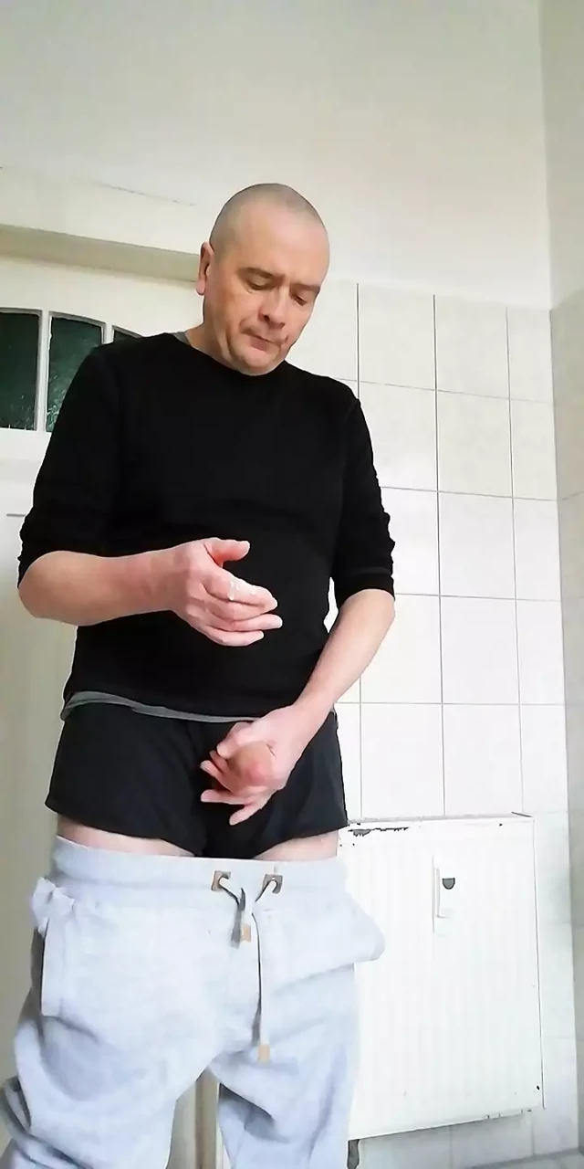 Adam mastürbasyon yapıyor