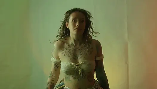 Doyumsuz lola 19 inçlik uzaylı canavar alıyor