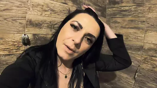 Milfycalla -süper kadın- şimdi işemek için iznime ihtiyacın var! İtaat etmezsen üstüne işerim köle. 150