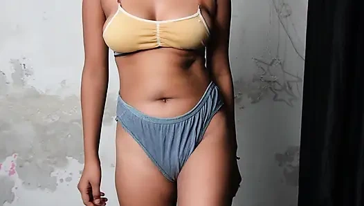 Okul arkadaşım beni odasına davet etti ve beni sert sikti.