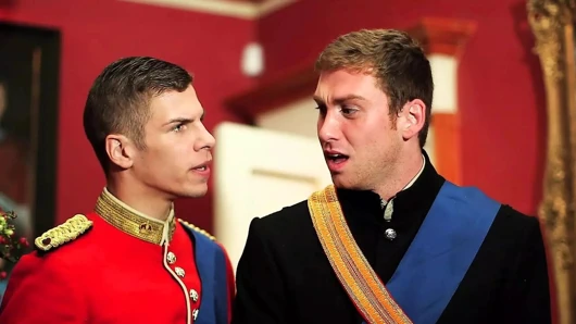 Erkekler - Royal, Connor Maguire, Paul Walker ve Theo Ford'un yer aldığı samimi bir üçlü arzu ediyor