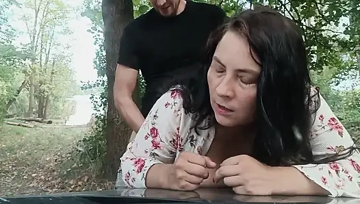 Arabada bir kamera var.