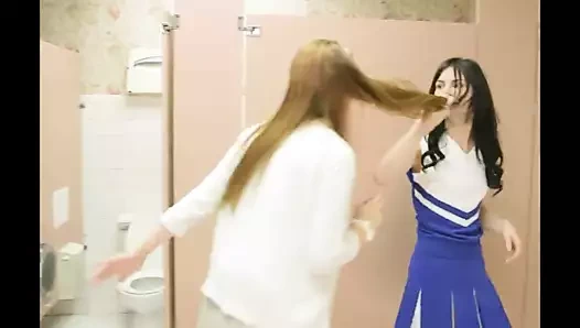 banyoda parti yapıyorlar