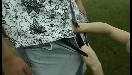 Açık havuz yarrak komşu tipi güzel bir genç kız için sürme