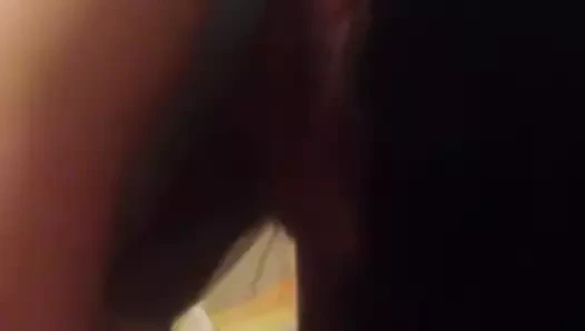 Asyalı kız erkek arkadaşının sikini emiyor