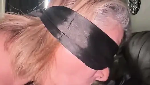 Une pipe pour lui nettoyer le jus de ma bite